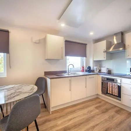 Modern 2 Bedroom Apartment In Ashford Ashford  Exterior photo