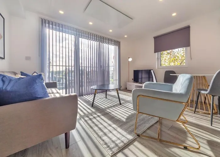 Modern 2 Bedroom Apartment In Ashford
